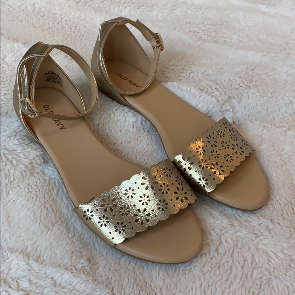 NEVER WORN Gold Metallic Sandals - Women’s 6.5